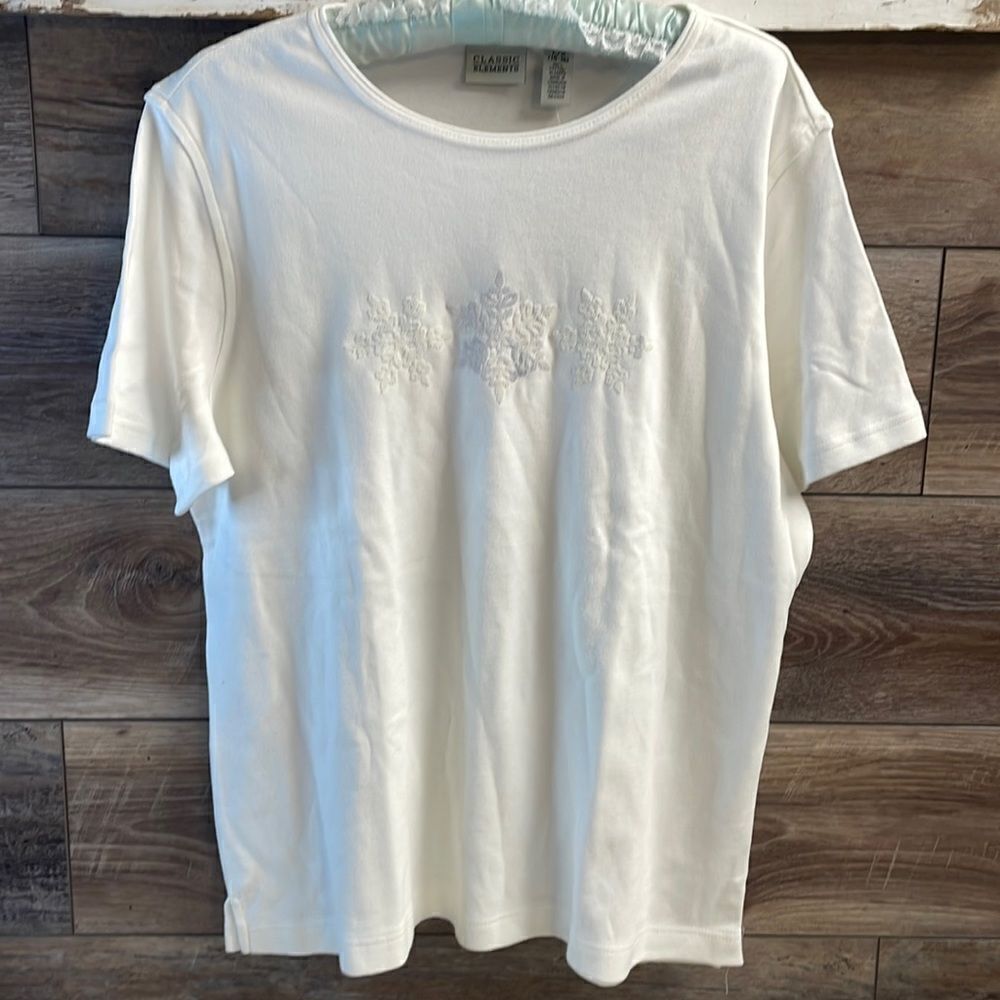 NWT Classic Elements Ladies White Snowflake Holiday Top, Size L 14/16 , White
